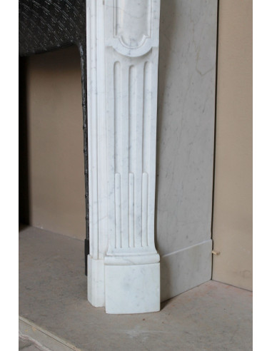 Antique Baroque “Olive Branch” fireplace mantel in white Carrara marble, with its original “Tapisserie” cast-iron insert.