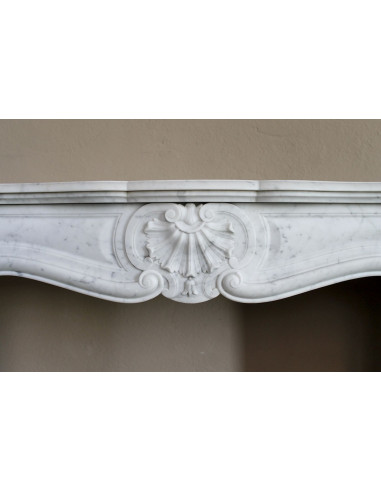 Antique Louis XV fireplace mantel in white Carrara marble, with Baroque shell motifs and exceptionally fine craftsmanship.