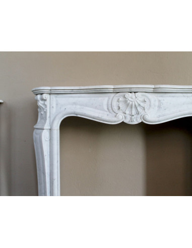 Antique Louis XV fireplace mantel in white marble, with Baroque shell motifs and exceptionally fine sculptural craftsmanship.