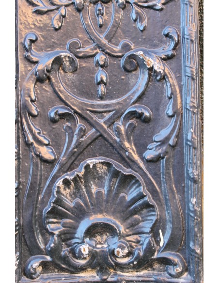 CG 006 BAROQUE CAST-IRON INSERT AND FIRE SURROUND BELONGING TO THE “ROSACES” FAMILY