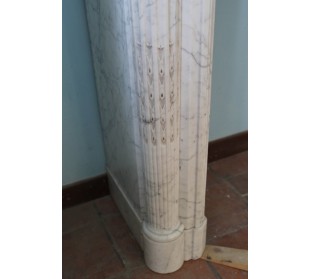Original neoclassical fireplace surround carved in white Carrara marble, with fluted columns and Corinthians capitals 2