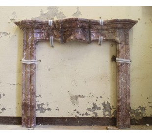 Antique marble mantel, antique marble fireplace, dating back to the late XIXth century.