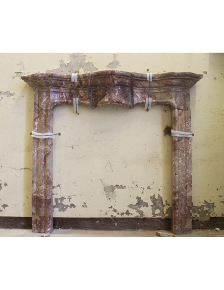 Antique marble mantel, antique marble fireplace, dating back to the late XIXth century.