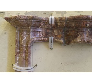 Antique marble mantel, antique marble fireplace, dating back to the late XIXth century. 2