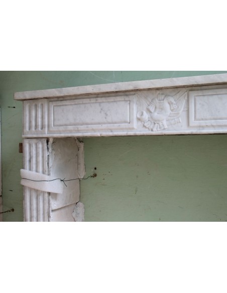 237 ORIGINAL LOUIS XVI FIREPLACE MANTEL IN WHITE CARRARA MARBLE, LATE 18TH CENTURY