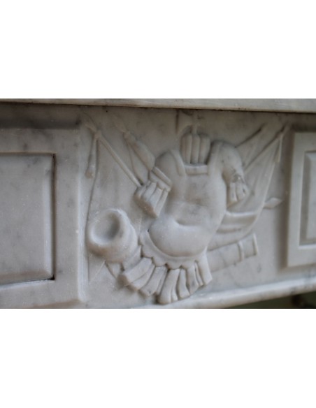 237 ORIGINAL LOUIS XVI FIREPLACE MANTEL IN WHITE CARRARA MARBLE, LATE 18TH CENTURY