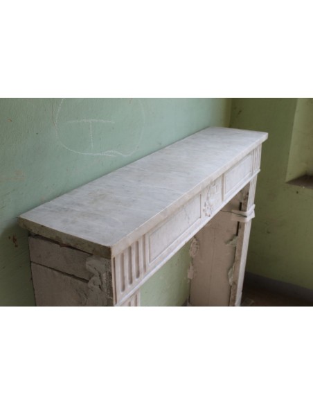 237 ORIGINAL LOUIS XVI FIREPLACE MANTEL IN WHITE CARRARA MARBLE, LATE 18TH CENTURY