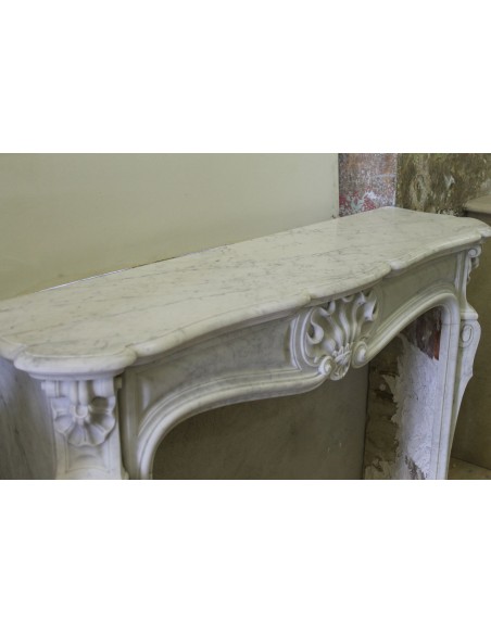 000 ANTIQUE ORIGINAL LOUIS XV "JELLYFISH VEIL" IN WHITE CARRARA MARBLE