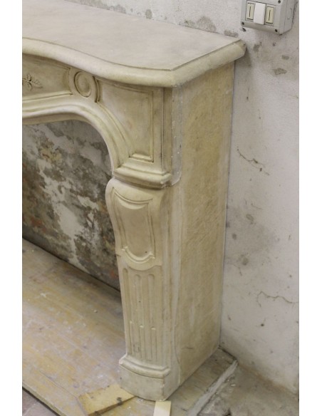 926 VERY RARE, FLORAL AND LOVELY “TRANSITION” FIREPLACE IN PIERRE DORÉE STONE