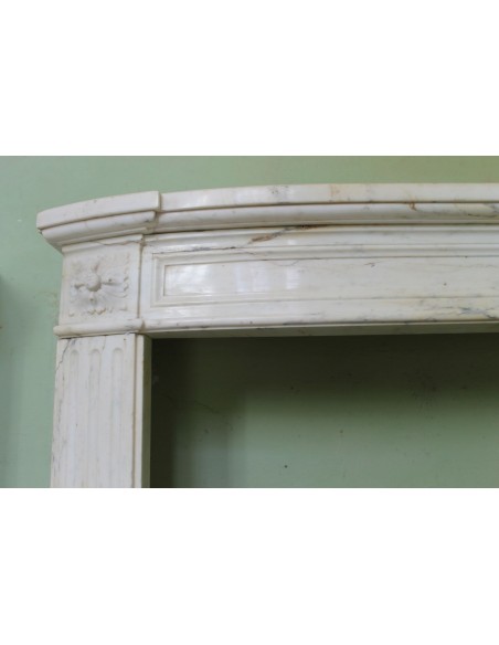 215 ANTIQUE LOUIS XVI "DEUX ROSES ARRONDI" IN WHITE CALACATTA STATUARY MARBLE