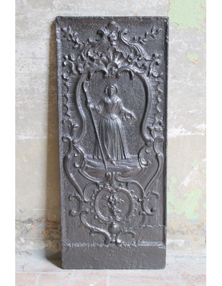 109 PIASTRA IN GHISA ARTISTICA DALLA RARA ELEGANZA