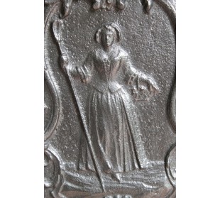 109 PIASTRA IN GHISA ARTISTICA DALLA RARA ELEGANZA 2