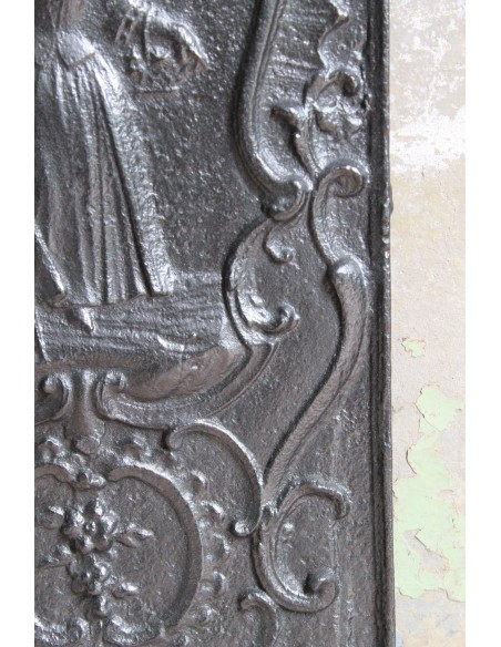 109 PIASTRA IN GHISA ARTISTICA DALLA RARA ELEGANZA