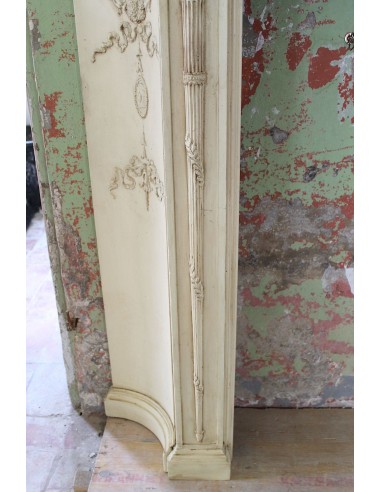 1003 AG IMPORTANT FIREPLACE MANTEL IN PINE...