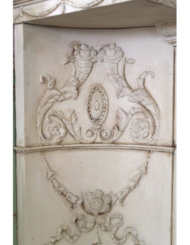 1003 AG IMPORTANT FIREPLACE MANTEL IN PINE...