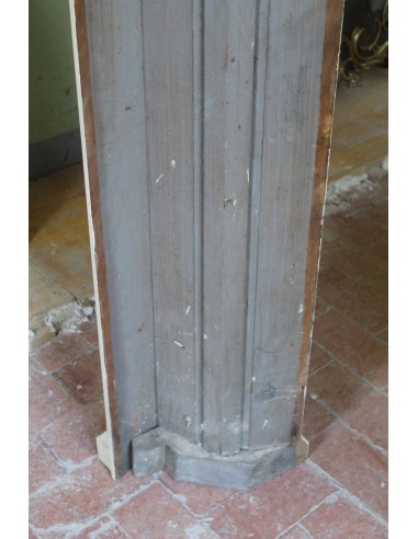 1003 AG IMPORTANT FIREPLACE MANTEL IN PINE...