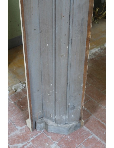 1003 AG IMPORTANT FIREPLACE MANTEL IN PINE ESSENCE AND ARTISTIC “STUCCO” SIGNED IRVING AND CASSON