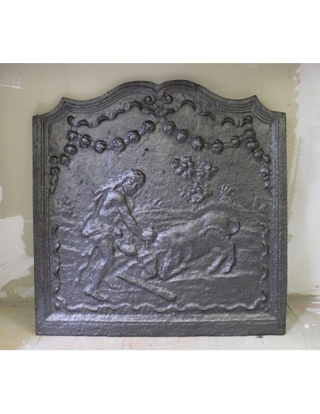 146 PIASTRA IN GHISA RAFFIGURANTE UNA DELLE FATICHE DI ERCOLE