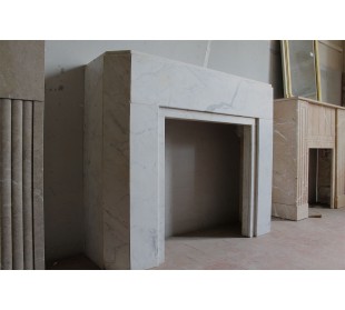 Beautiful antique Art Deco-style fireplace mantel carved in White veined Carrara marble. 2