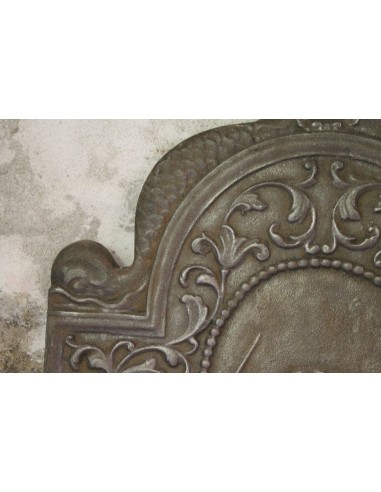 127 PIASTRA IN GHISA D'ARTE RAFFIGURANTE LA...