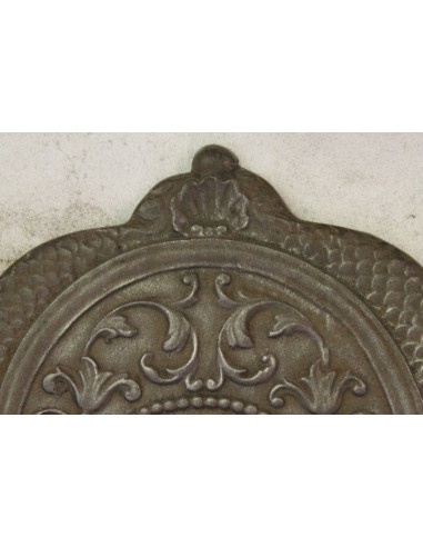 127 PIASTRA IN GHISA D'ARTE RAFFIGURANTE LA...