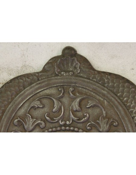 127 PIASTRA IN GHISA D'ARTE RAFFIGURANTE LA PULZELLA D'ORLEANS