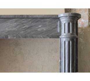 Antique Louis XVI fireplace mantel carved in Grey marble with the sculpture of two fluted columns 2