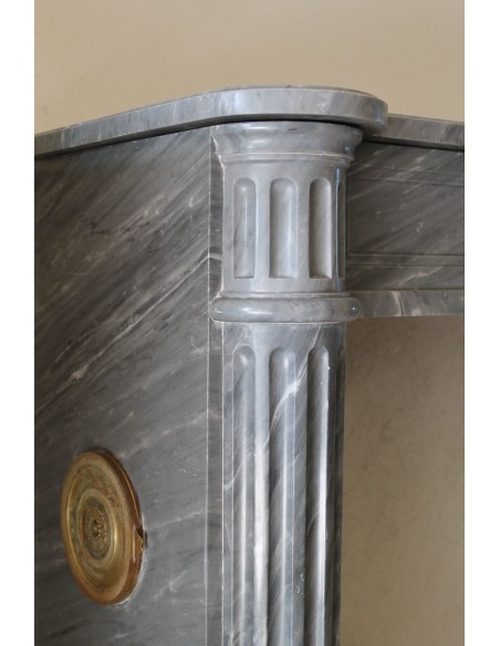 210 NEOCLASSICAL LOUIS XVI FIREPLACE WITH FLUTED COLUMNS IN GREY BARDIGLIO MARBLE