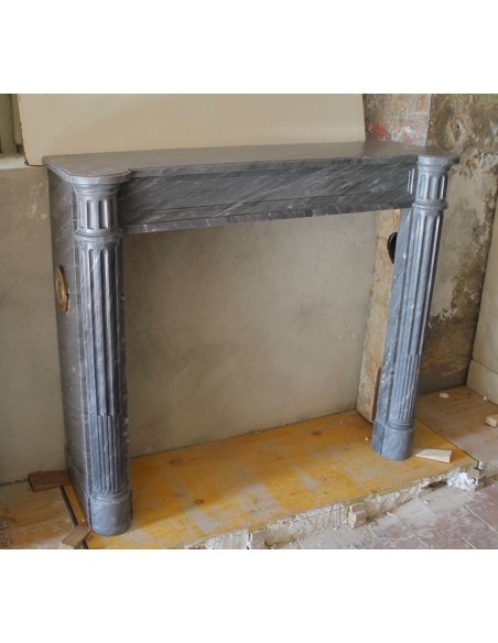 210 NEOCLASSICAL LOUIS XVI FIREPLACE WITH FLUTED COLUMNS IN GREY BARDIGLIO MARBLE
