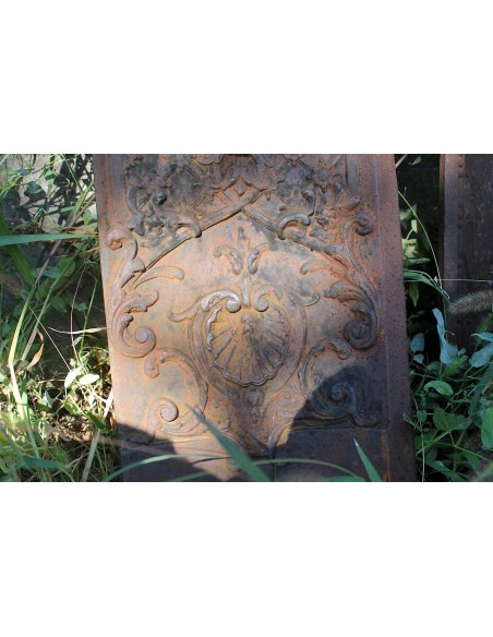 CG 048 ECCEZIONALE CONTROCUORE CAMINO LUIGI XVI "COQUILLE" IN FUSIONE DI GHISA D'ARTE