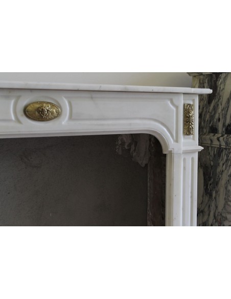303 ANTIQUE LOUIS XIV "PARISIENNE" FIREPLACE MANTEL IN WHITE STATUARY MARBLE WITH BRONZES