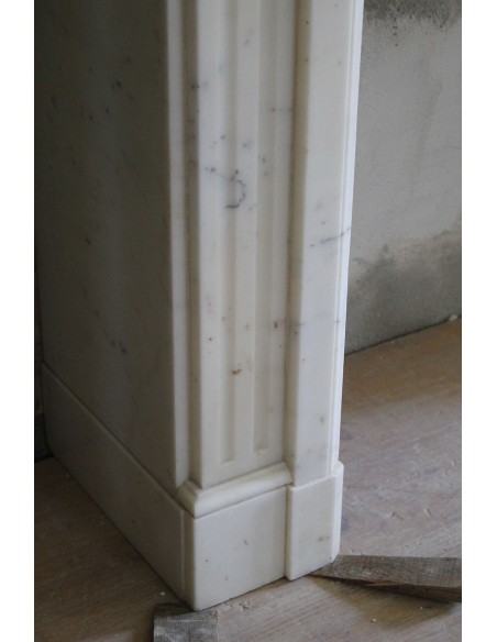 303 ANTIQUE LOUIS XIV "PARISIENNE" FIREPLACE MANTEL IN WHITE STATUARY MARBLE WITH BRONZES