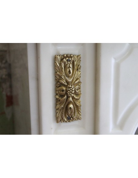 303 ANTIQUE LOUIS XIV "PARISIENNE" FIREPLACE MANTEL IN WHITE STATUARY MARBLE WITH BRONZES