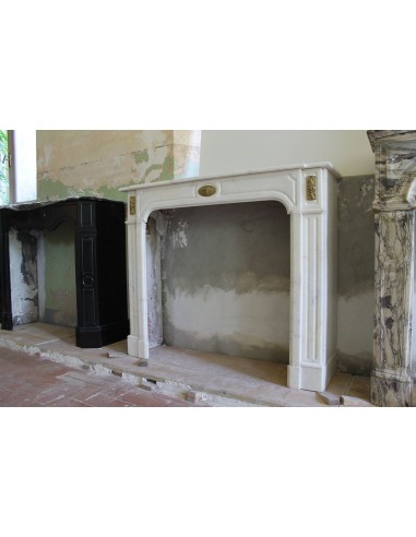 303 ANTIQUE LOUIS XIV "PARISIENNE" FIREPLACE...