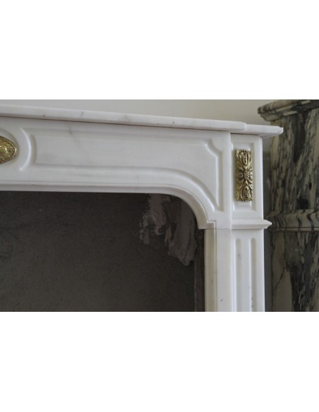 303 ANTIQUE LOUIS XIV "PARISIENNE" FIREPLACE MANTEL IN WHITE STATUARY MARBLE WITH BRONZES