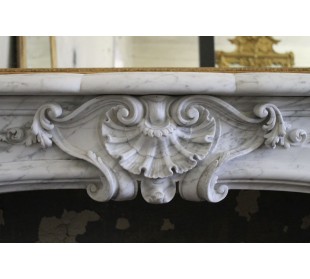 Rare Louis XIV fireplace mantel carved in white Carrara marble. This fire surround has floral decorations all over its surfaces. 2