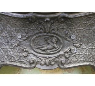 Antique cast-iron fireplace mantel with floral decorations, putti and pearls. This Larcher fireplace comes from Paris. 2
