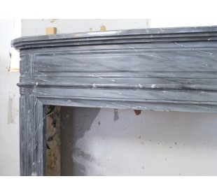 Antique Neoclassical fireplace mantel in Italian Grey Bardiglio marble, carved during the Art Deco period 2