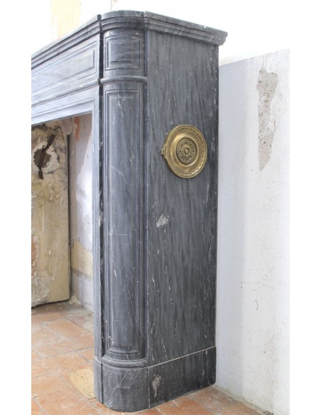 223 ANTIQUE NEOCLASSICAL "DÉMI-LUNE" FIREPLACE MANTEL IN ITALIAN GREY BARDIGLIO MARBLE