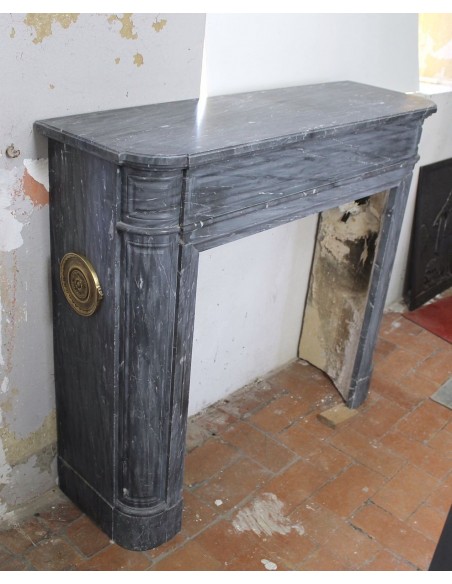 223 ANTIQUE NEOCLASSICAL "DÉMI-LUNE" FIREPLACE MANTEL IN ITALIAN GREY BARDIGLIO MARBLE