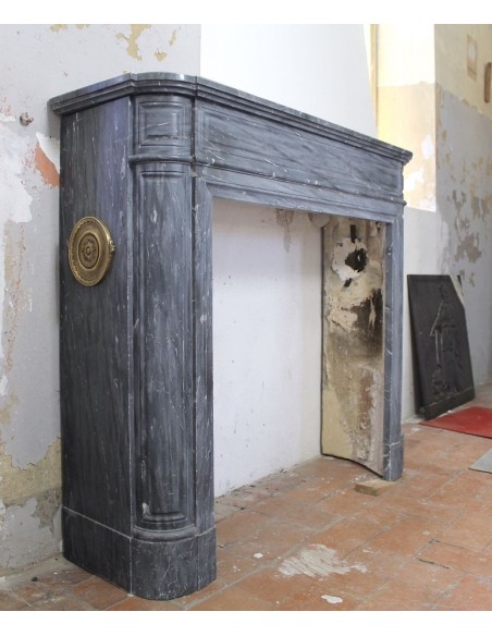 223 ANTIQUE NEOCLASSICAL "DÉMI-LUNE" FIREPLACE MANTEL IN ITALIAN GREY BARDIGLIO MARBLE