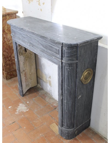 223 ANTIQUE NEOCLASSICAL "DÉMI-LUNE" FIREPLACE MANTEL IN ITALIAN GREY BARDIGLIO MARBLE