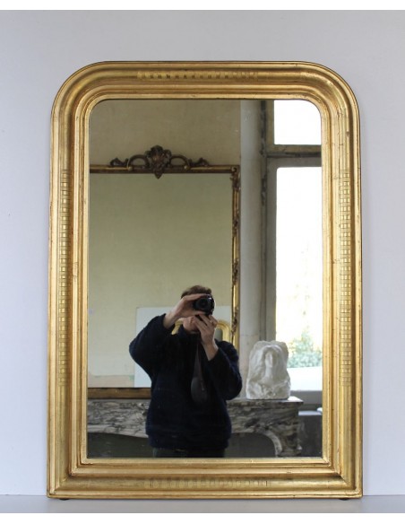 002 SPECCHIERA LUIGI FILIPPO DI PICCOLA TAGLIA IN FOGLIA D'ORO CON DECORO A COSTE