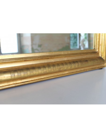 002 SPECCHIERA LUIGI FILIPPO DI PICCOLA TAGLIA IN FOGLIA D'ORO CON DECORO A COSTE