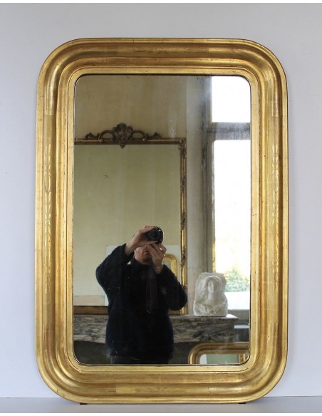 007 PICCOLA E PROPORZIONATA SPECCHIERA DORATA A VASSOIO