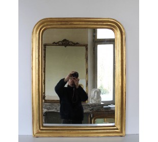 009 PICCOLA SPECCHIERA DORATA: SOBRIA, SEMPLICE ED ELEGANTE