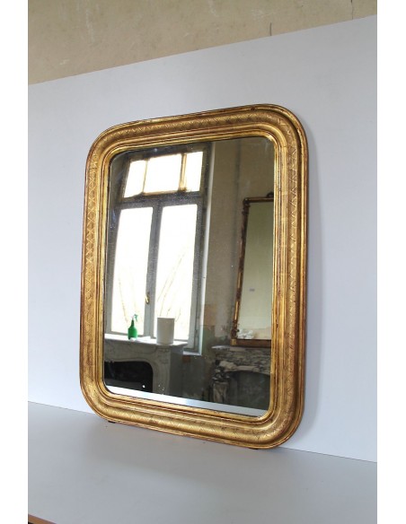 013 ANTICA SPECCHIERA DORATA A VASSOIO, DI PICCOLE DIMENSIONI