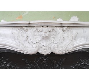 Antique Louis XV "Rosaces" fireplace mantel carved in white Carrara marble with its own original cast iron insert. 2