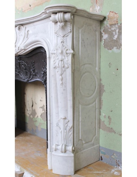 027 AG ANTIQUE LOUIS XV "ROSACES" FIREPLACE MANTEL CARVED IN WHITE CARRARA MARBLE WITH ITS OWN ORIGINAL FLORAL CAST IRON INSERT