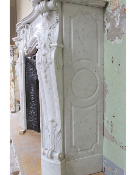 027 AG ANTIQUE LOUIS XV "ROSACES" FIREPLACE MANTEL CARVED IN WHITE CARRARA MARBLE WITH ITS OWN ORIGINAL FLORAL CAST IRON INSERT